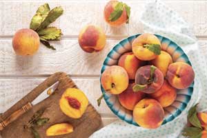 peaches in a bowl